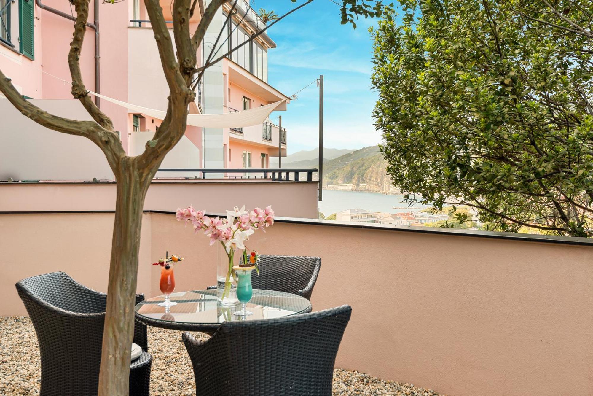 Hotel Vis A Vis Sestri Levante Exterior photo